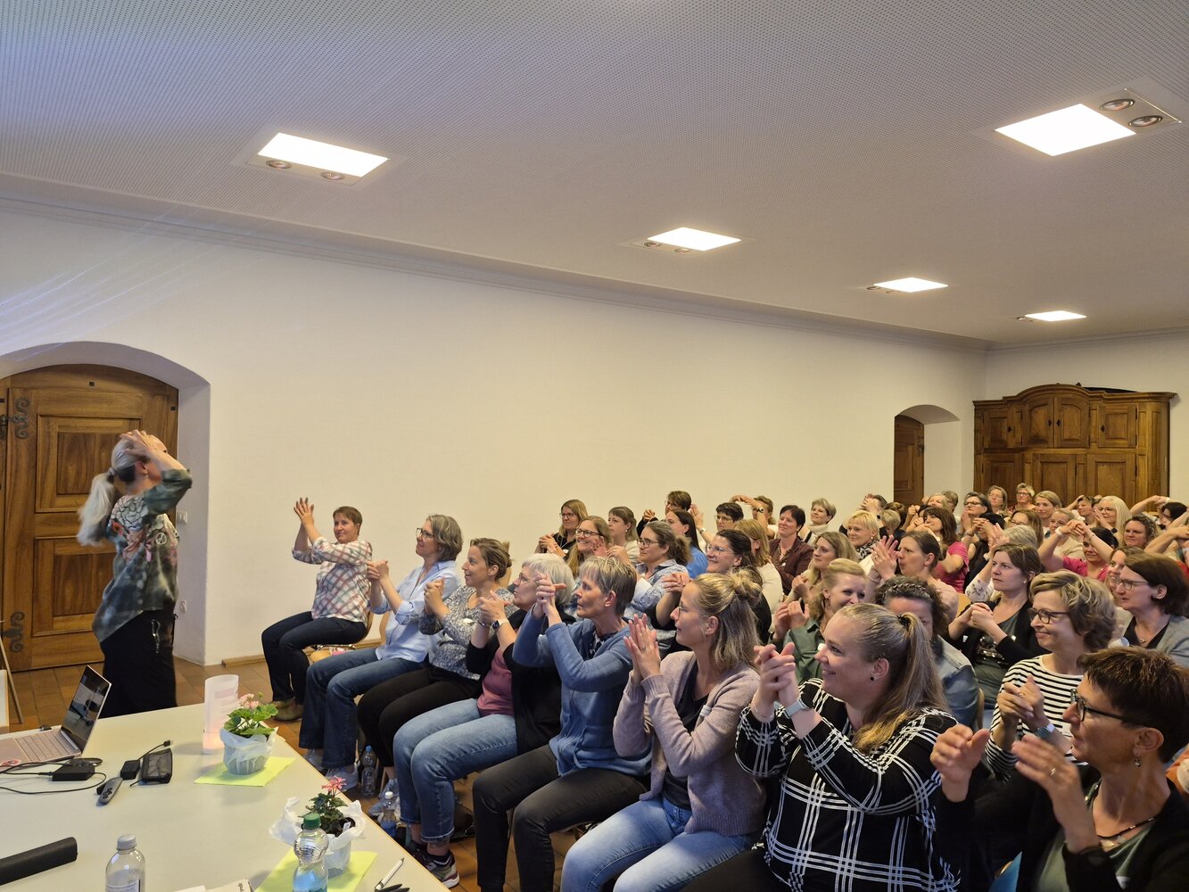 Simone Joos und die begeisterete Frauenbande